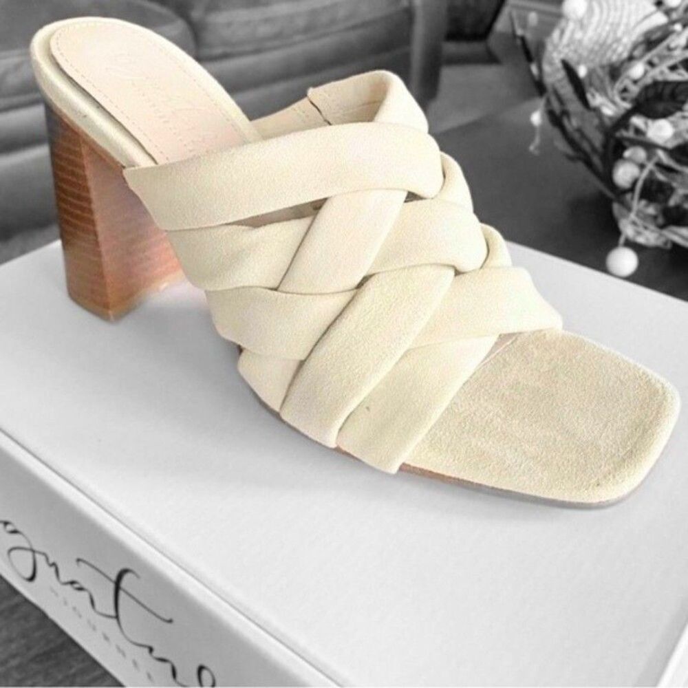 Women’s Journee Collection Signature Shoes Elegance & Versatility meets.